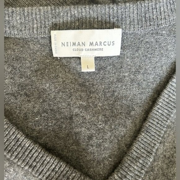 Neiman Marcus grey cashmere V-neck sweater size L - Picture 6 of 6